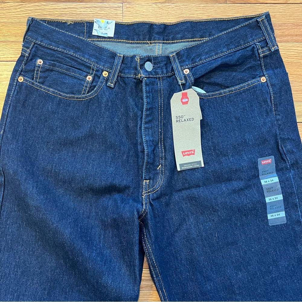 NWT Men’s Levi’s - 36x34 - 550 Relaxed Fit